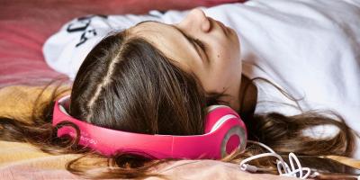 Głośna muzyka – podstępny wróg słuchu 