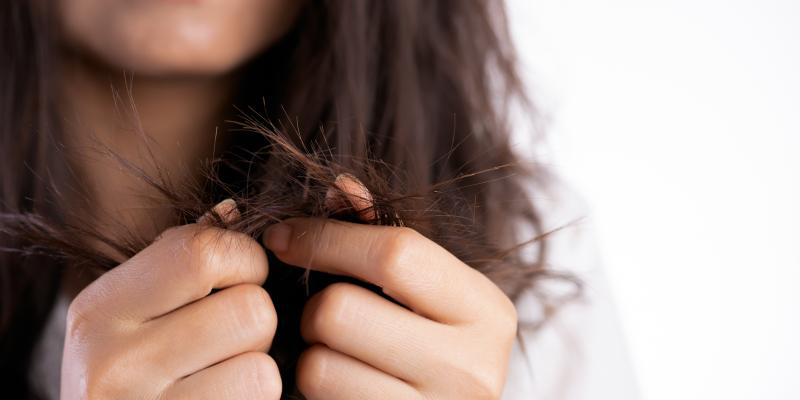 Jak dbać o włosy zniszczone i wypadające?