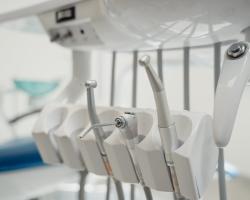 Dlaczego warto regularnie odwiedzać stomatologa?