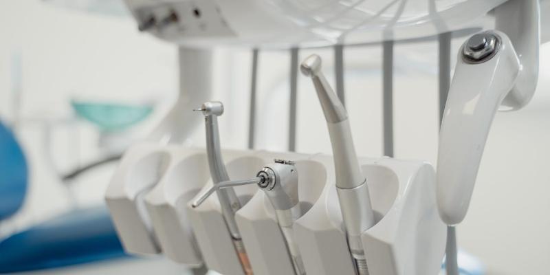 Dlaczego warto regularnie odwiedzać stomatologa?